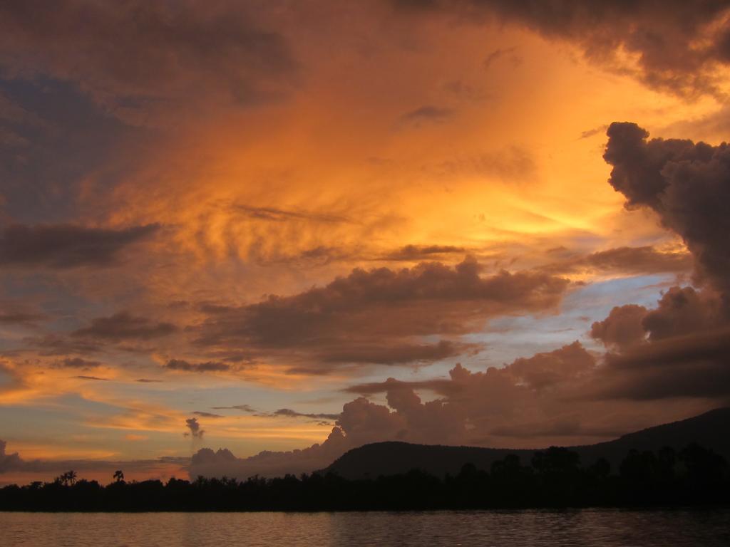 Captain Chim S Guesthouse Kampot Buitenkant foto